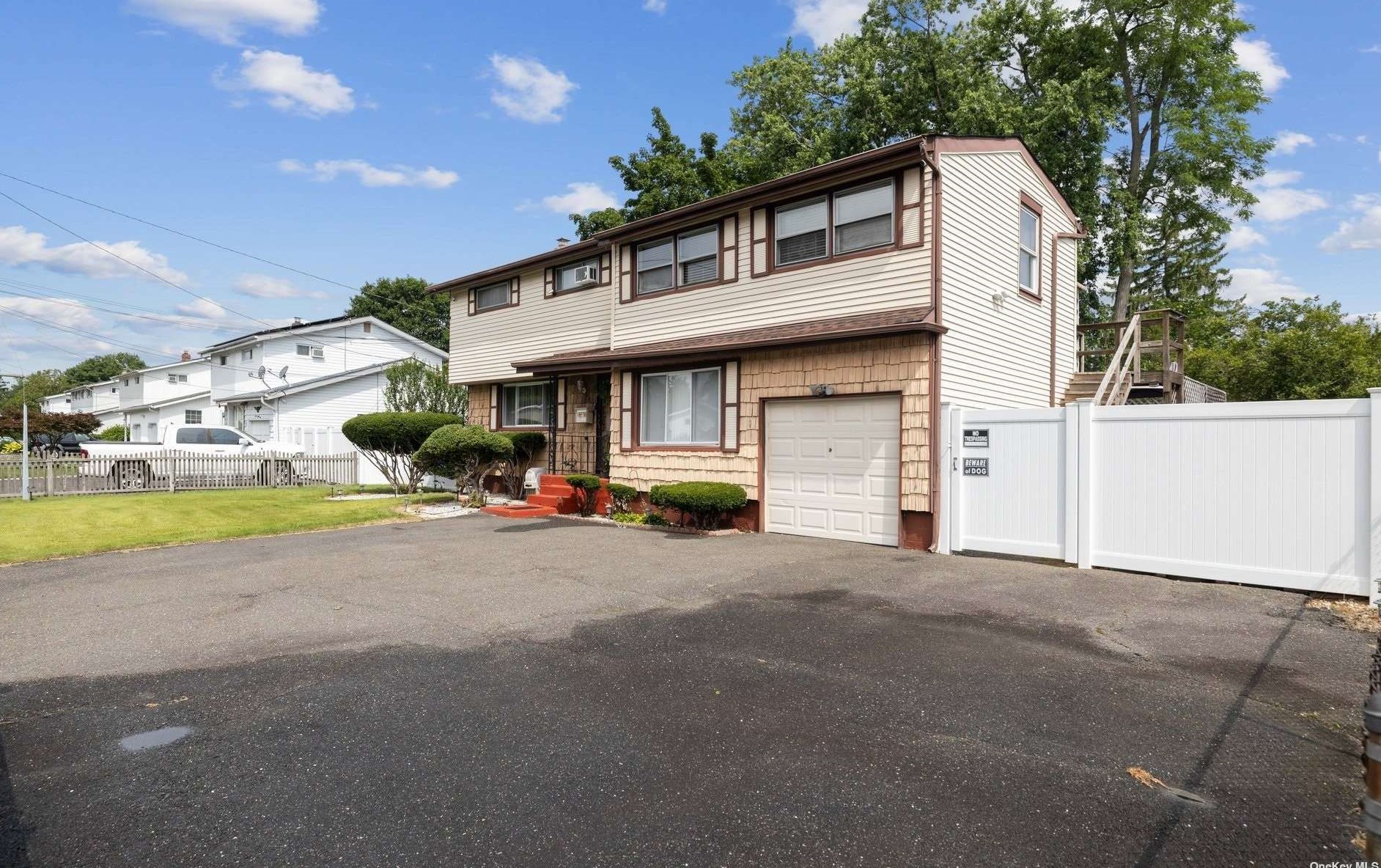 387 Whipple St, Pine Air, NY 11717-2845