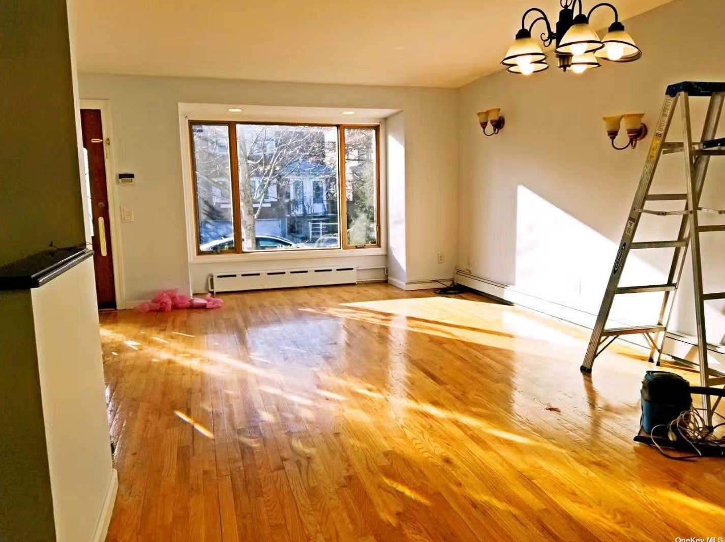 42-19 194th St #1st Fl, Flushing, NY 11358