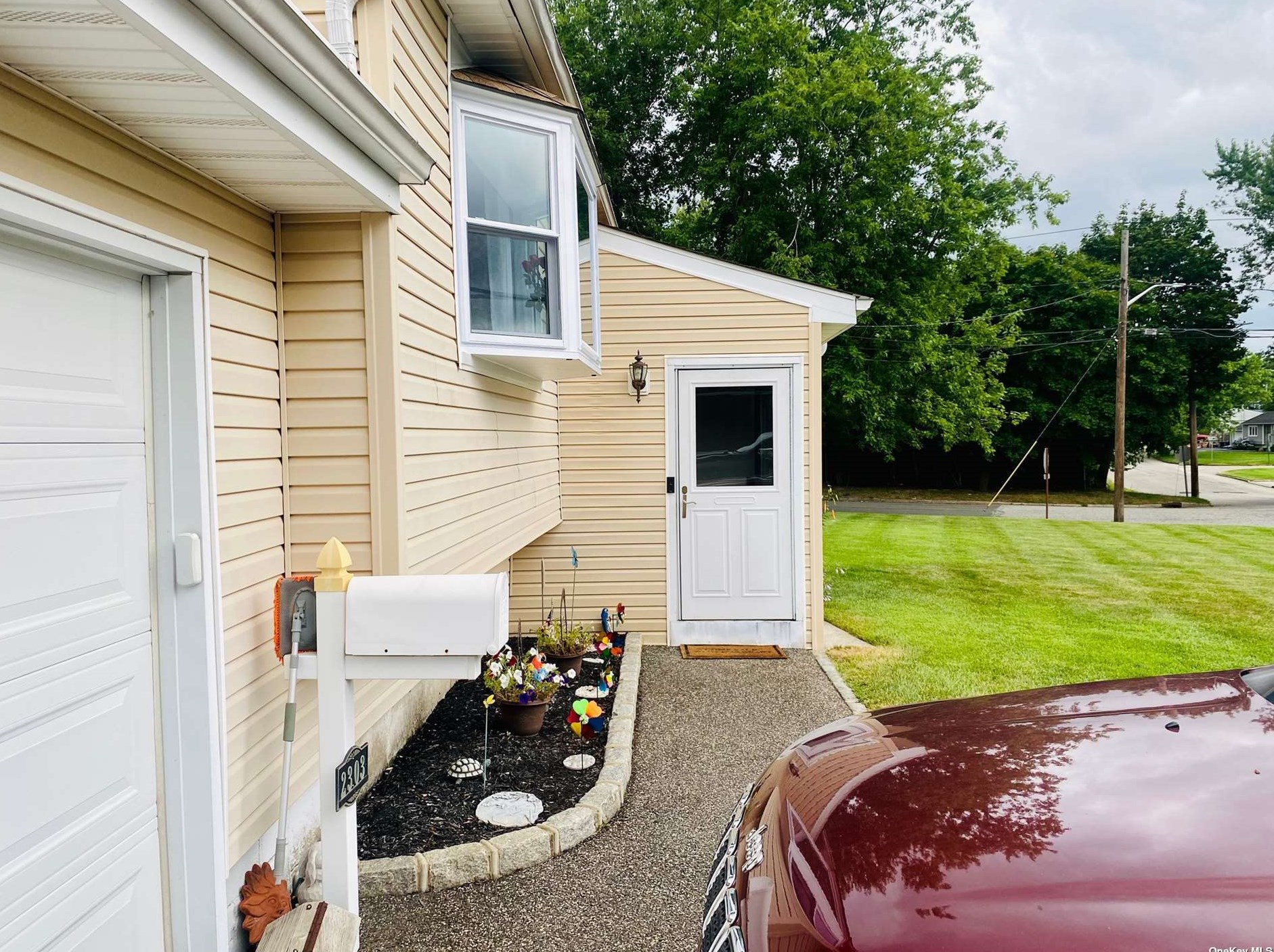 2303 Knickerbocker Ave, Gordon Heights, NY 11763-1939