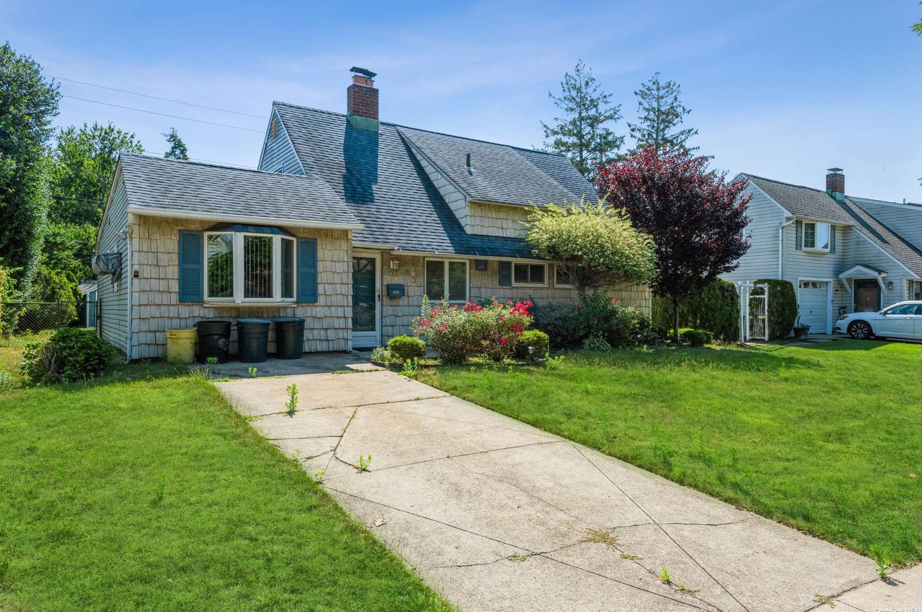 63 Bamboo Ln, Hicksville, NY 11801