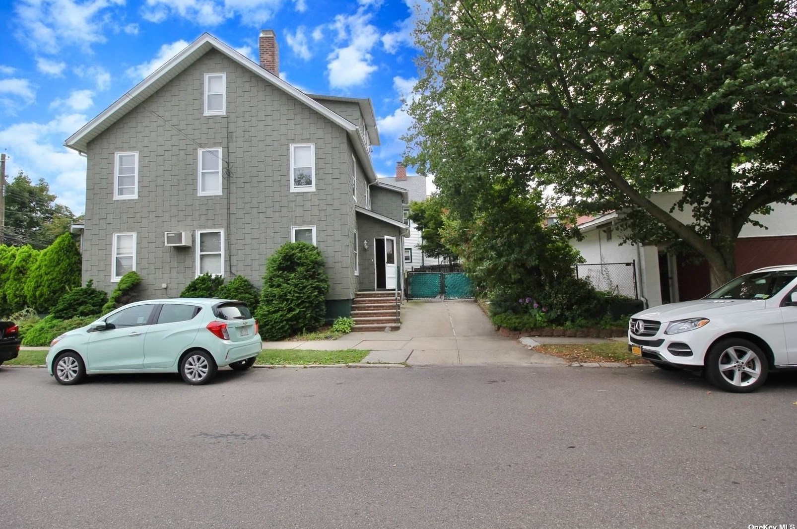 214-21 35th Ave, Flushing, NY 11361-2332