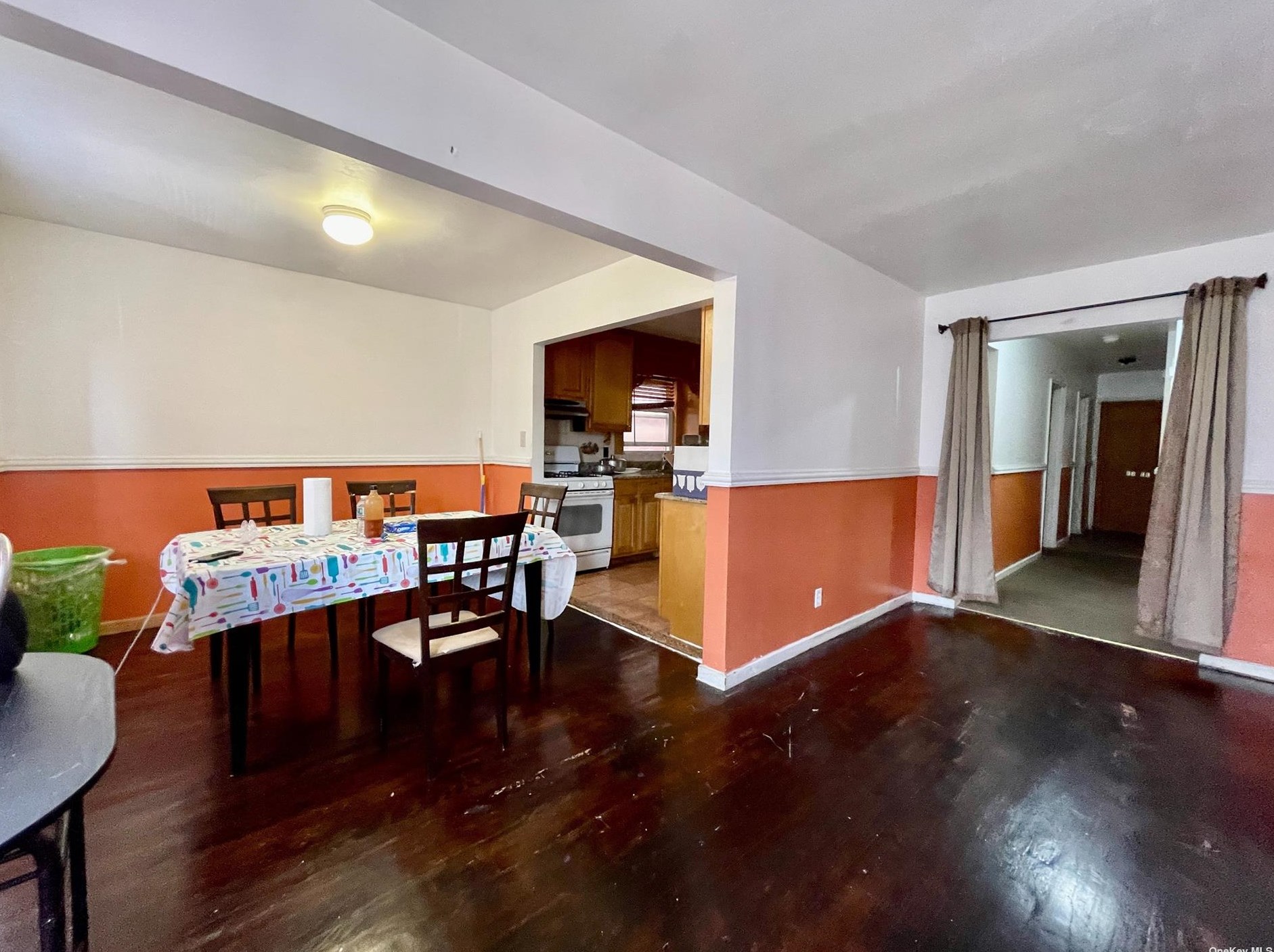 40-51 97th St, Flushing, NY 11368-1216