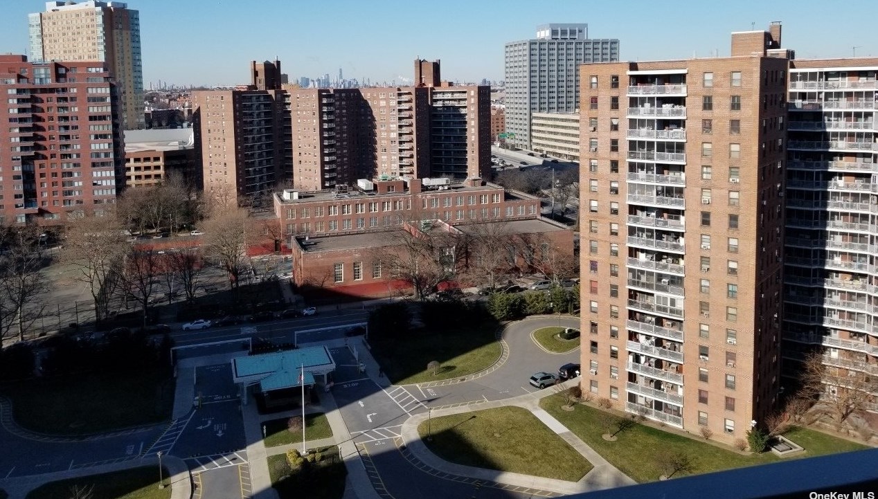 6135 98th St #17m, Flushing, NY 11374