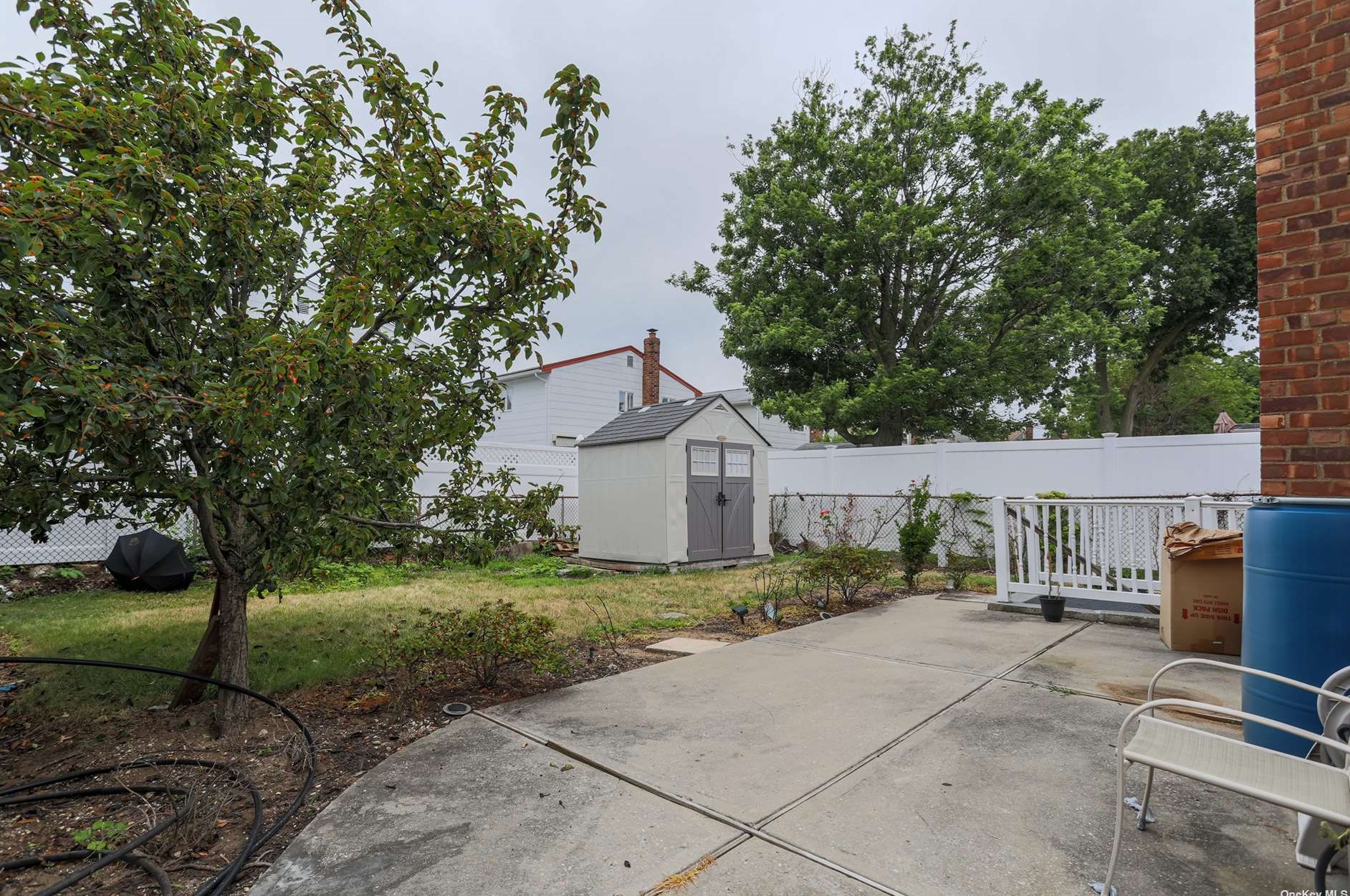 163 Mason St, Hempstead, NY 11550-6621