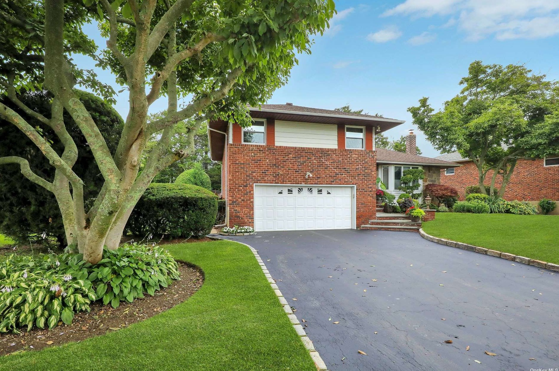 6 Berkley Ln, Syosset, NY 11791-6130
