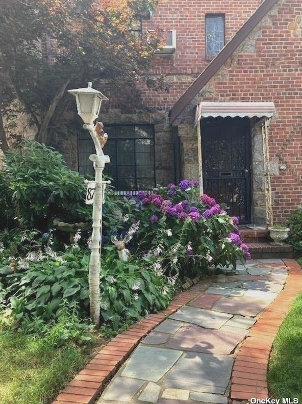 87-53 62nd Rd, Flushing, NY 11374-1016