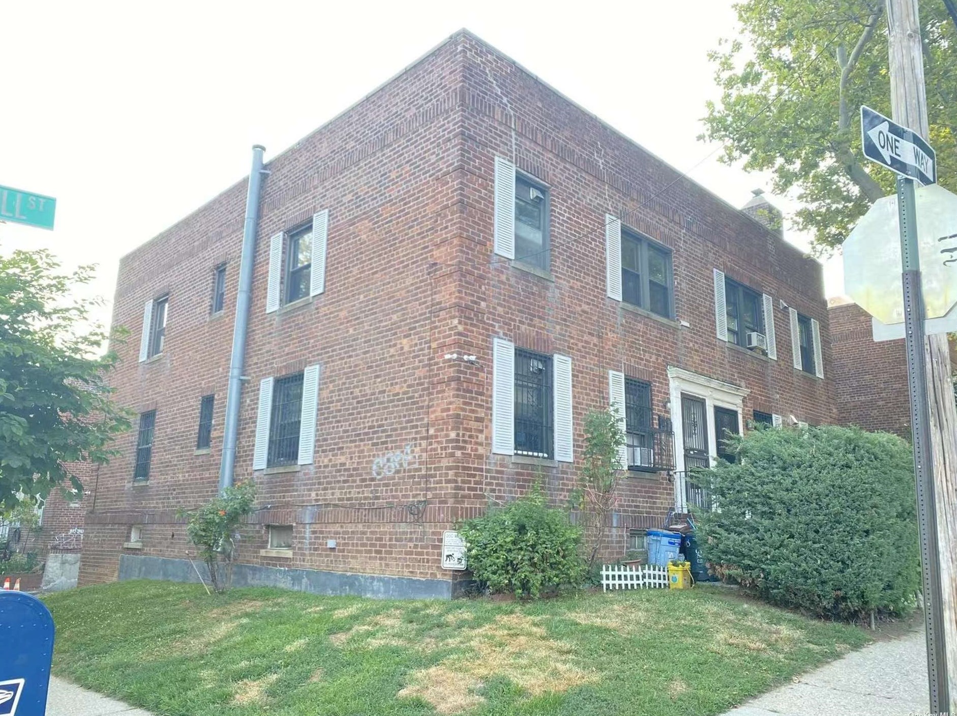 42-68 Saull St, Flushing, NY 11355-4542