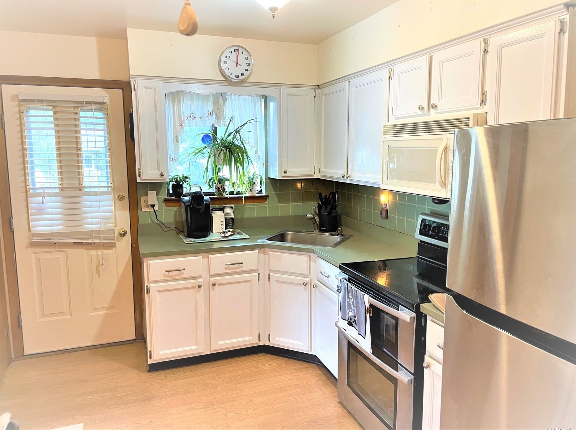 2 Charles Ct, Prt Jefferson Station, NY 11776-4460