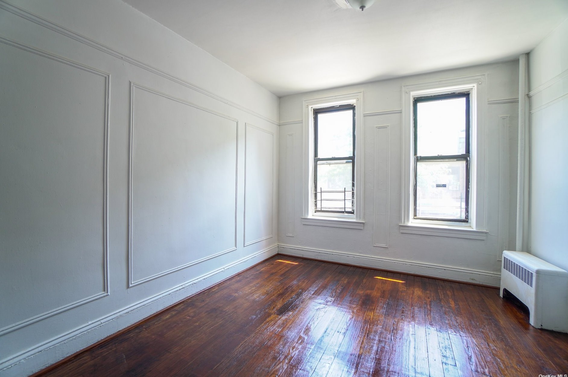 41-22 52nd St #1r, Flushing, NY 11377
