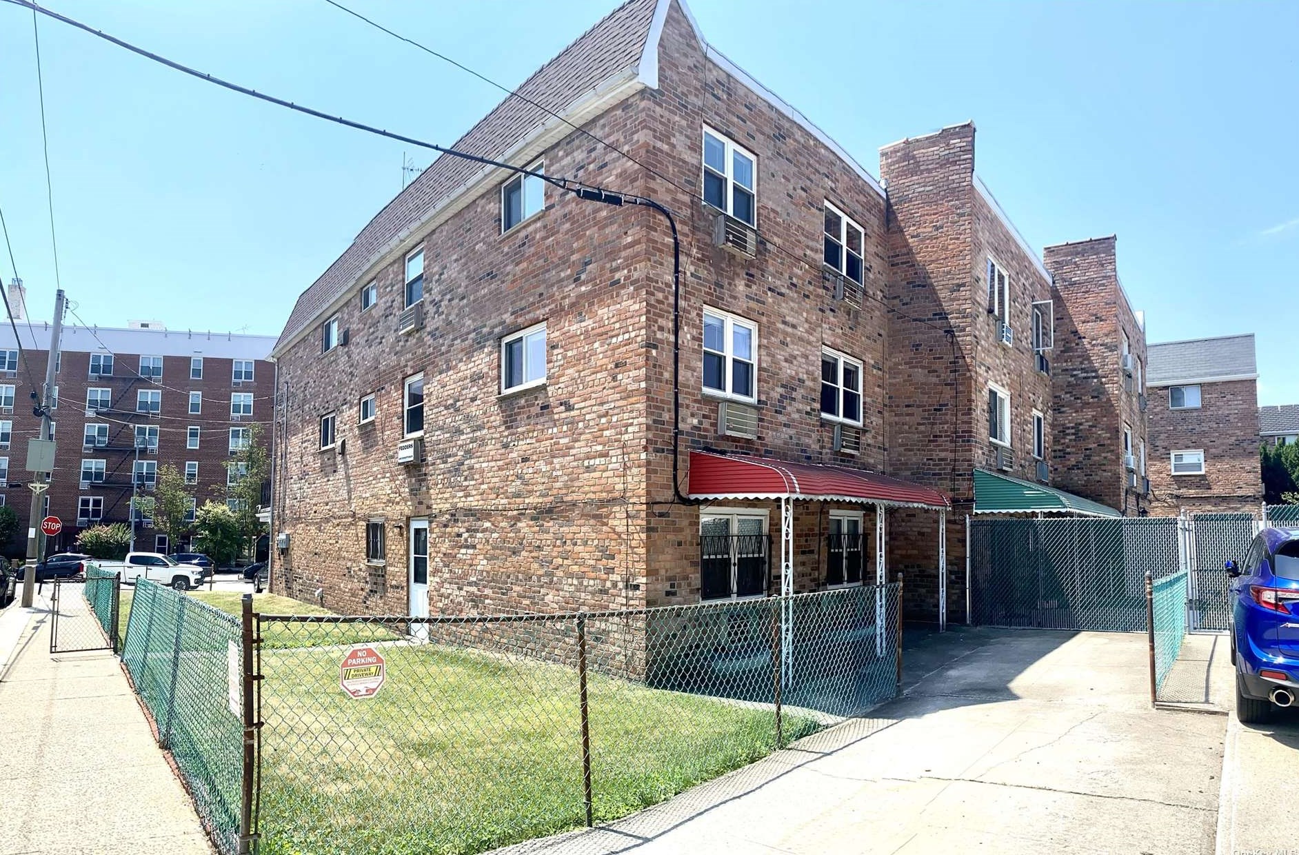 210-19 41st Ave, Flushing, NY 11361-4840