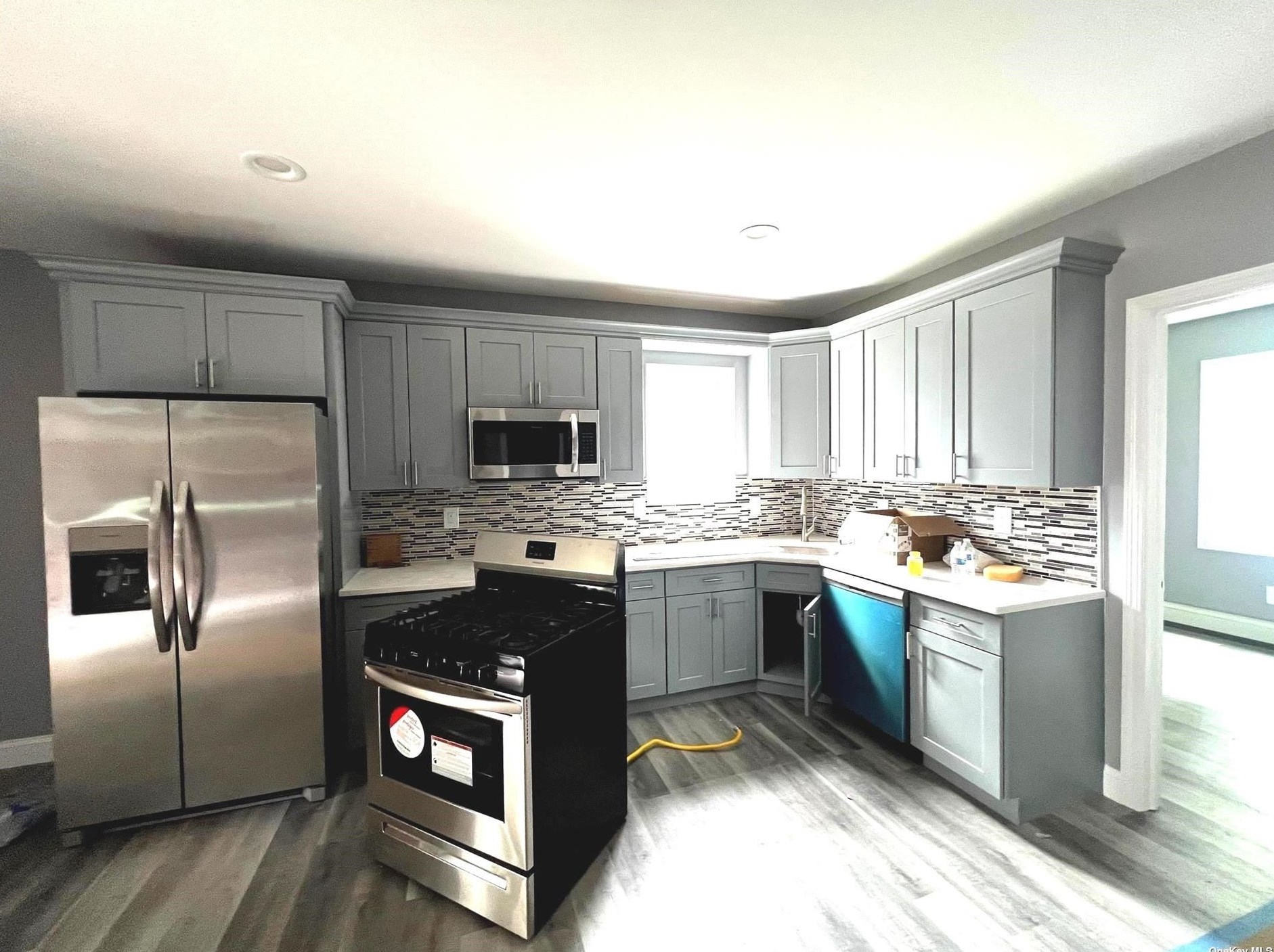 17 Evergreen Ave, Pine Air, NY 11717-4020