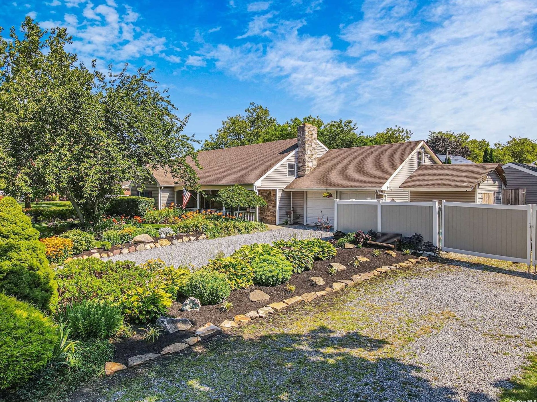 37 Millbrook Dr, Stonybrook, NY 11790-2932