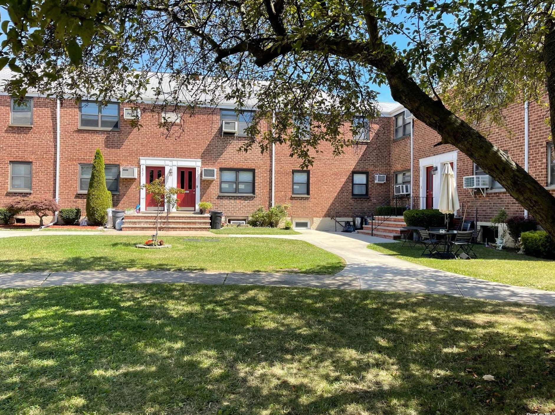 163-53 17th Ave, Flushing, NY 11357-3015