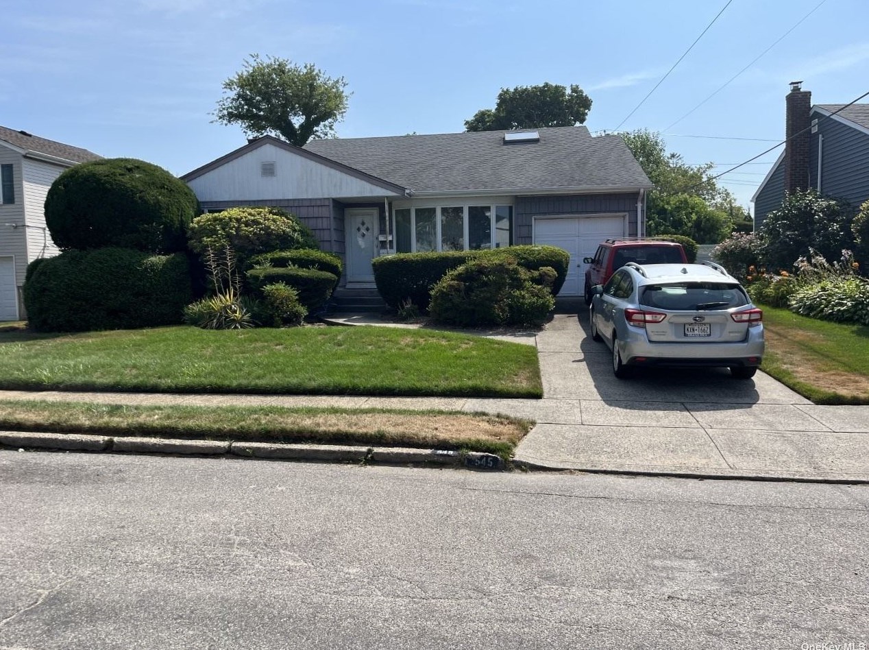 545 Benton Rd, Hempstead, NY 11554-5465