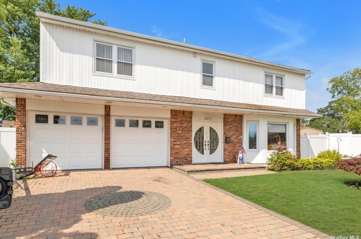 2571 Kimberly Ct, North Merrick, NY 11566-4514