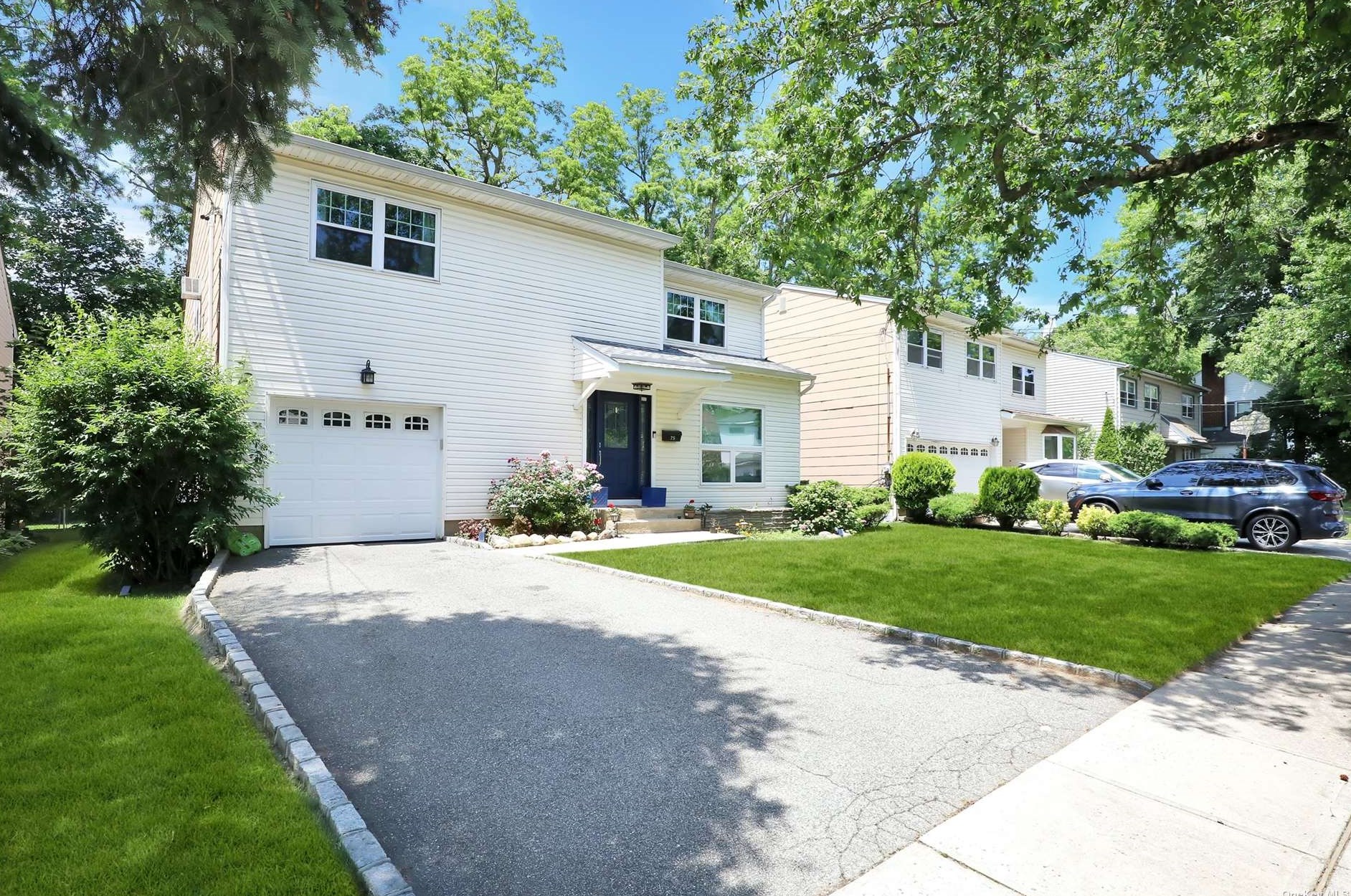75 Burnham Ave, East Hills, NY 11577