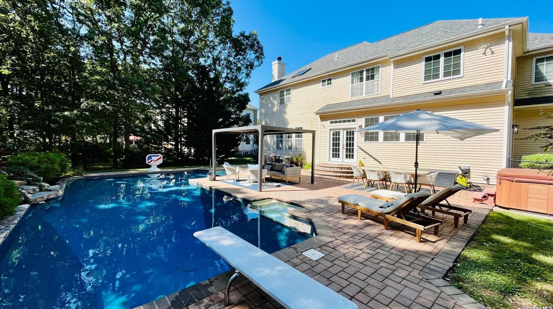 33 Independence Way, Miller Place, NY 11764