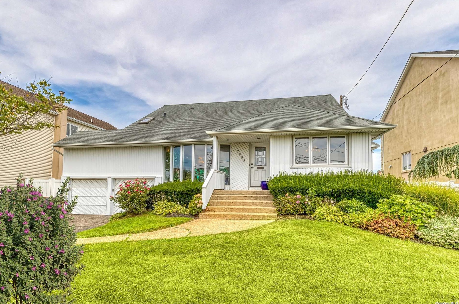 2883 Hbr Rd, North Merrick NY 11566-4610 exterior