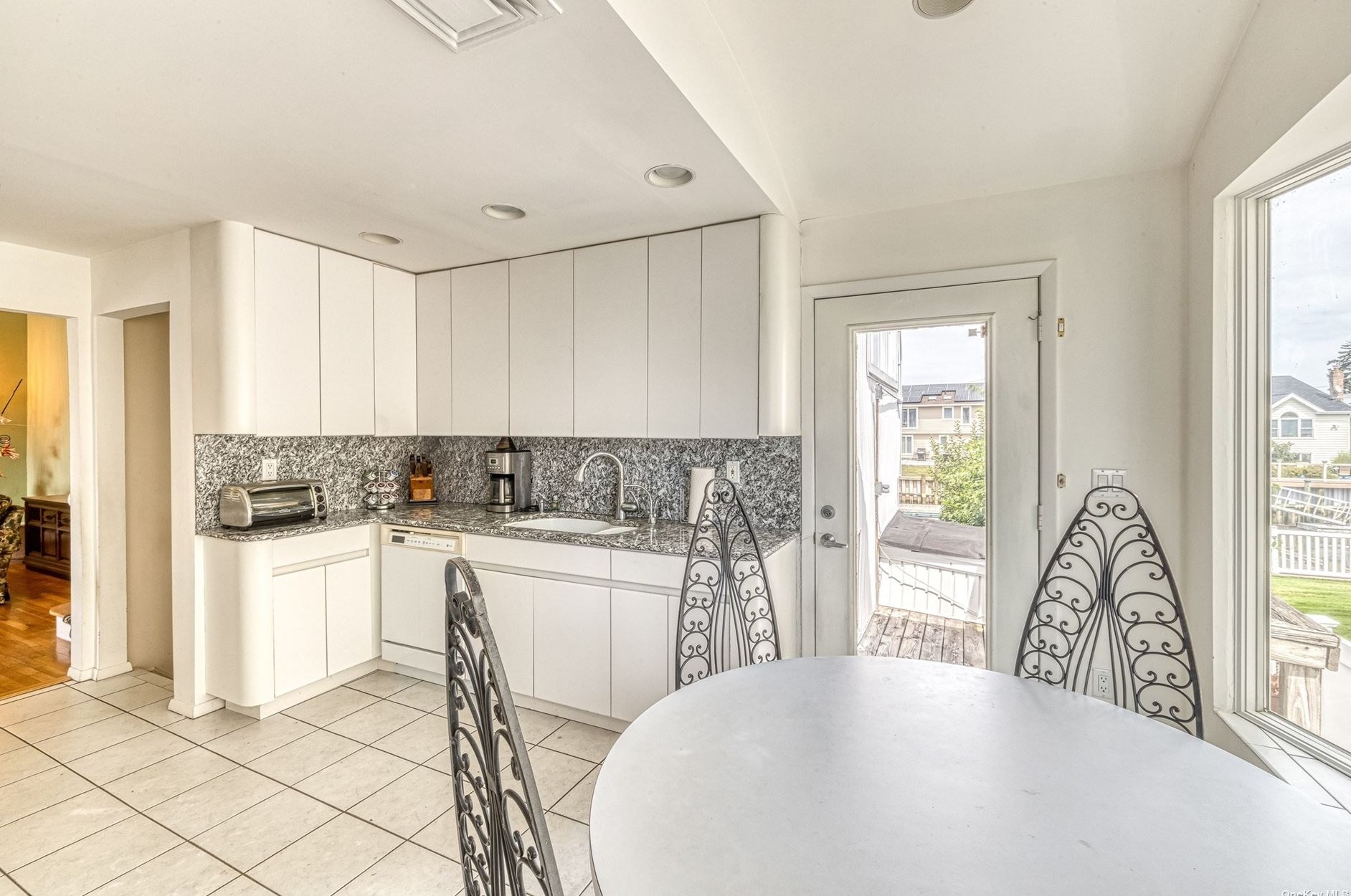 2883 Hbr Rd, North Merrick NY 11566-4610 exterior