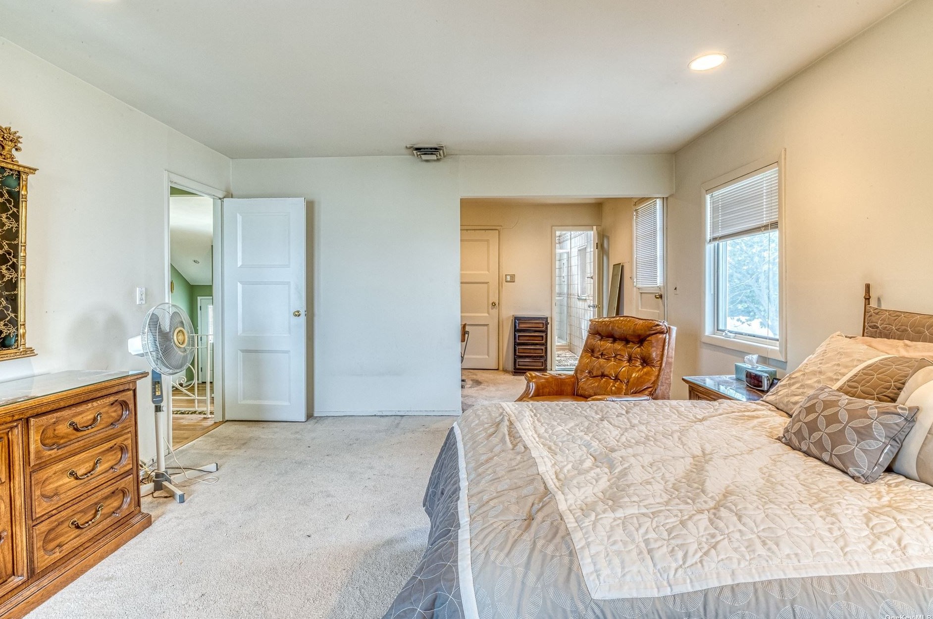 2883 Hbr Rd, North Merrick NY 11566-4610 exterior