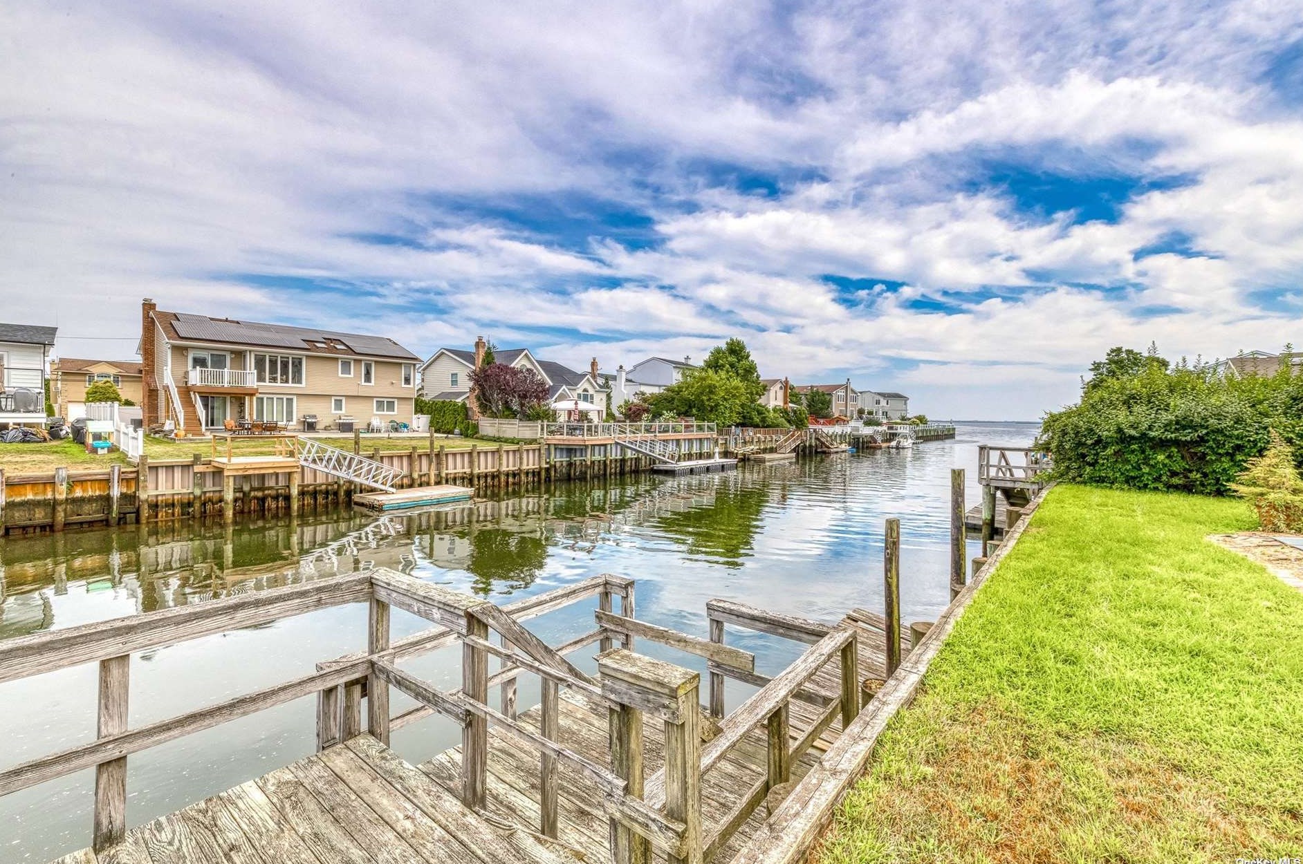 2883 Hbr Rd, North Merrick NY 11566-4610 exterior