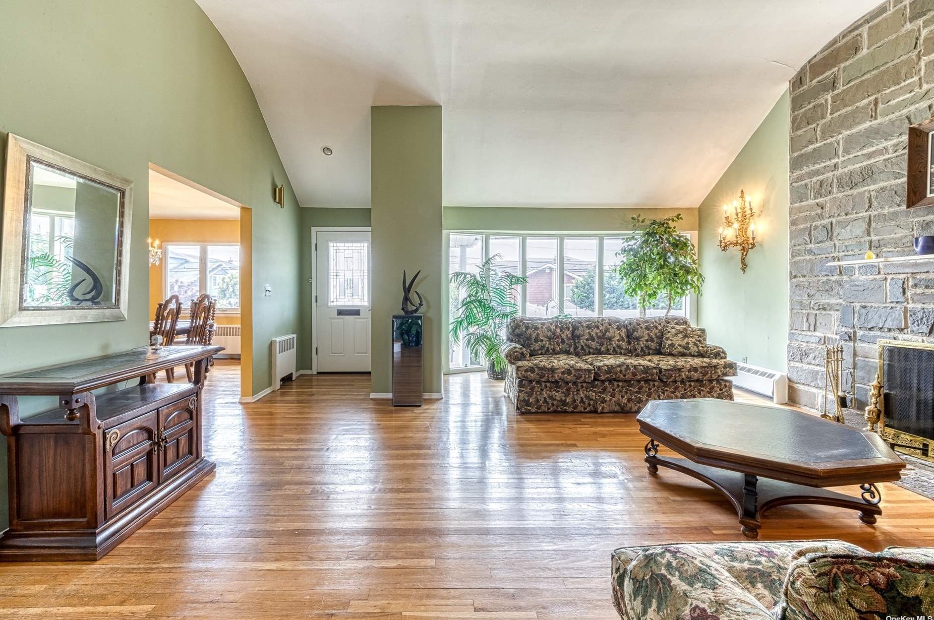 2883 Hbr Rd, North Merrick NY 11566-4610 exterior