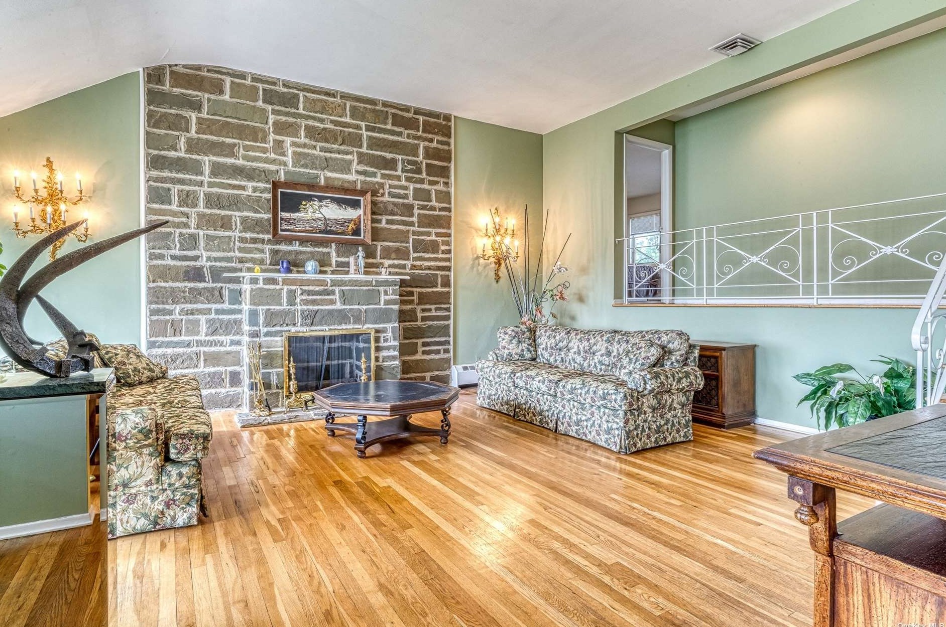 2883 Hbr Rd, North Merrick NY 11566-4610 exterior