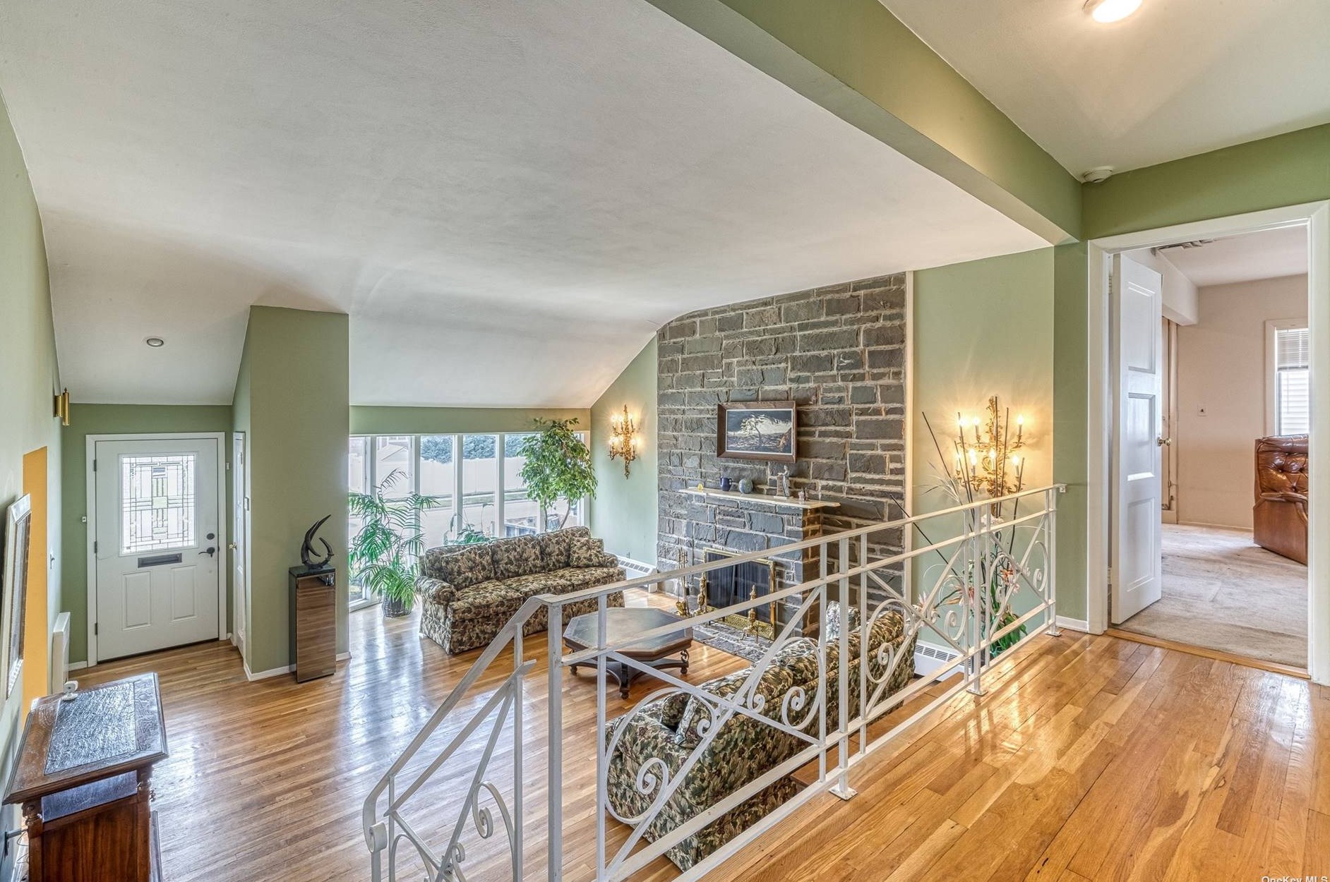 2883 Hbr Rd, North Merrick NY 11566-4610 exterior