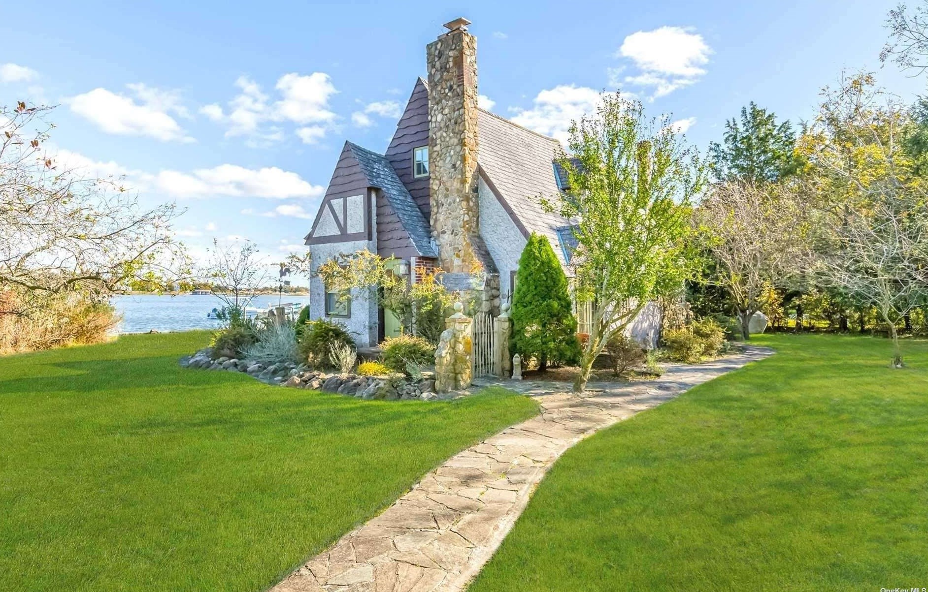 123 Paquatuck Ave #s, East Moriches, NY 11940