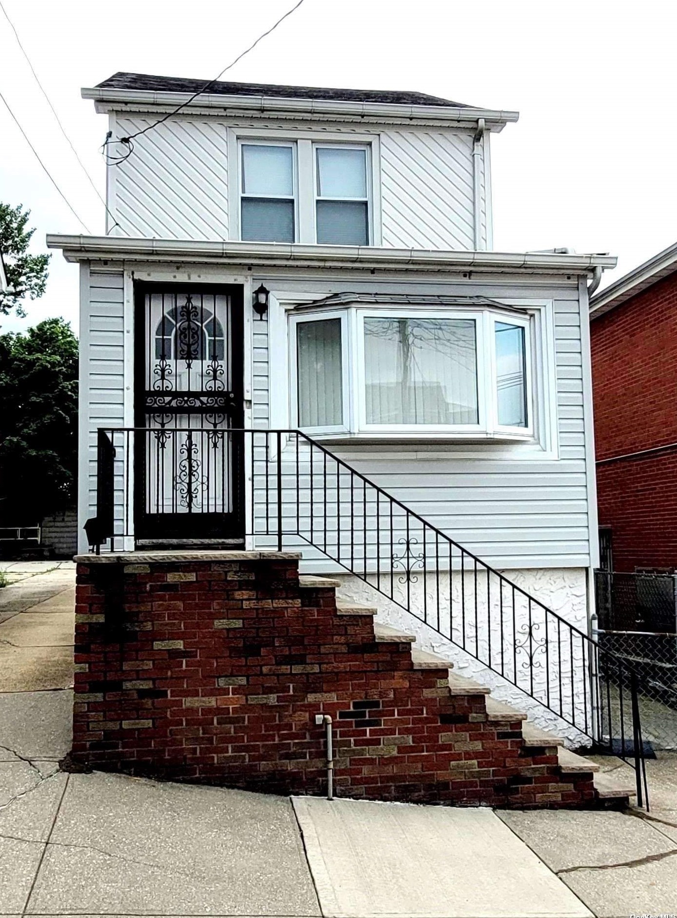 52-20 72nd Pl, Flushing, NY 11378-7622