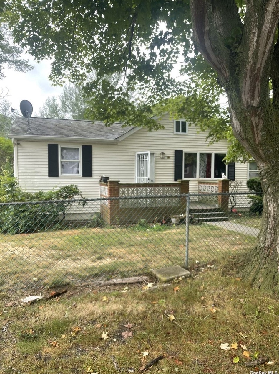 184 Lynbrook Dr, Old Mastic, NY 11951