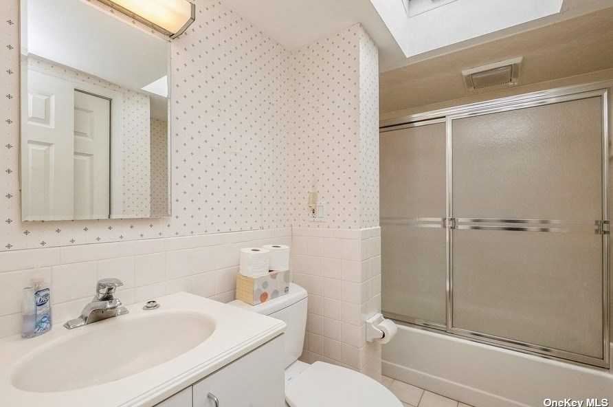 41 Lndg Rd, Hunt NY 11743-1817 exterior