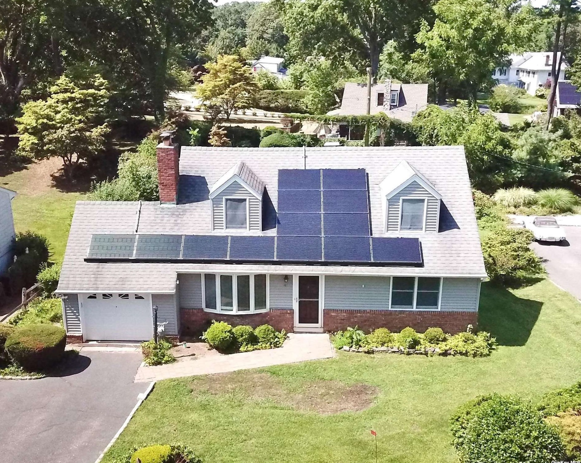 41 Landing Rd, Hunt, NY 11743-1815