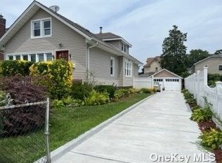 30 Harding Pl, Freeport, NY 11520-2835