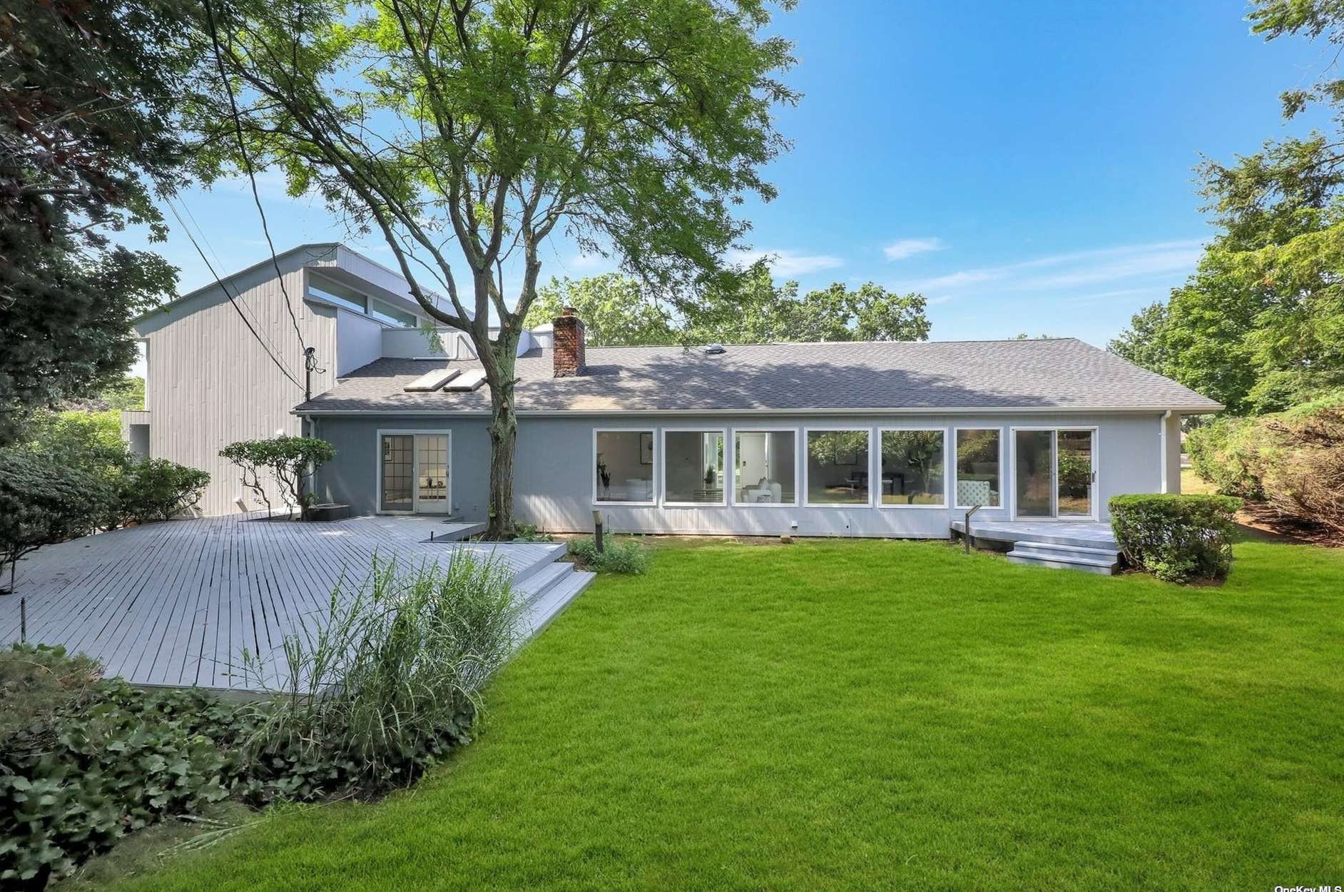 24 Flamingo Rd, East Hills NY  11576-2620 exterior