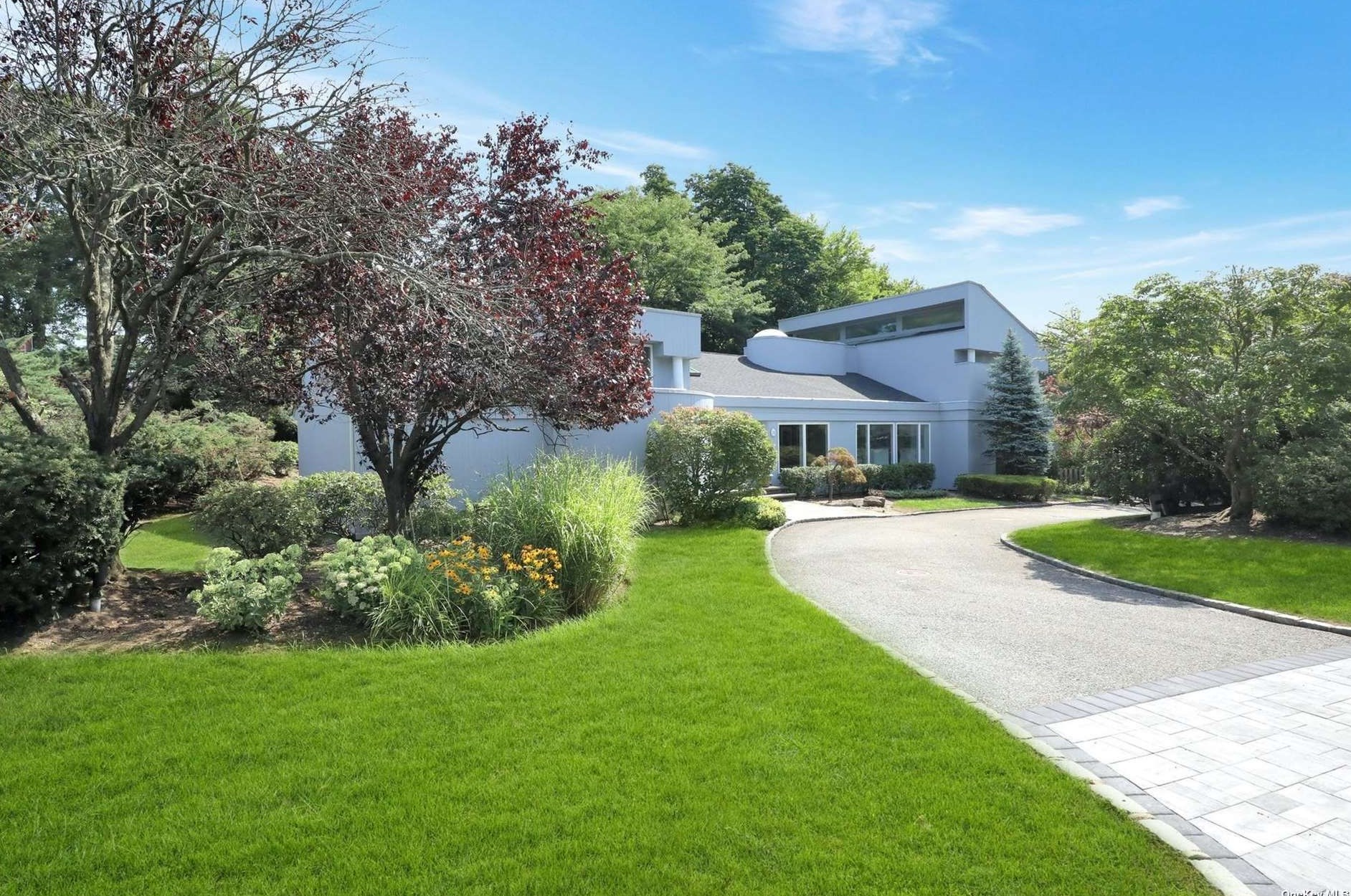 24 Flamingo Rd, East Hills NY  11576-2620 exterior