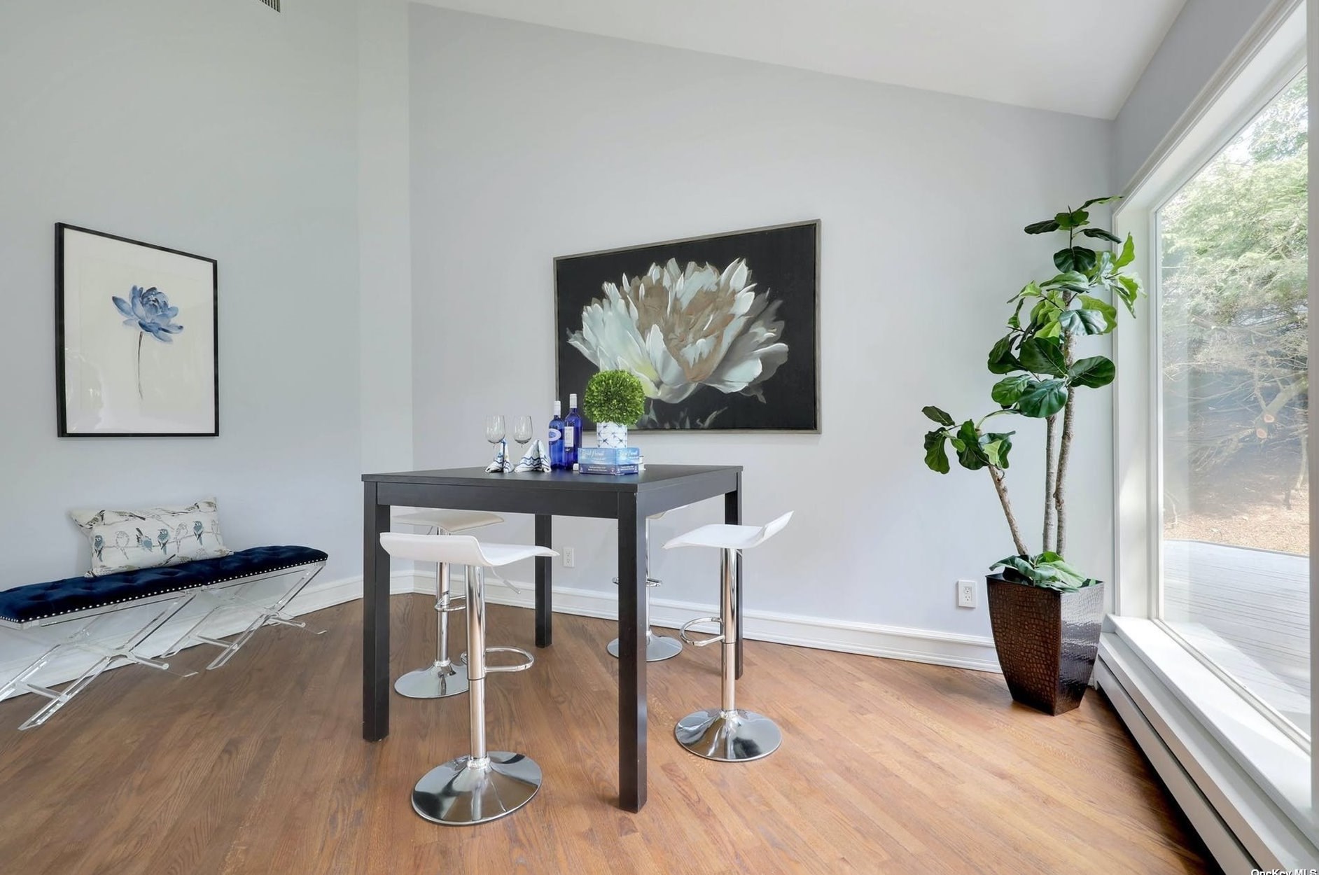 24 Flamingo Rd, East Hills NY  11576-2620 exterior