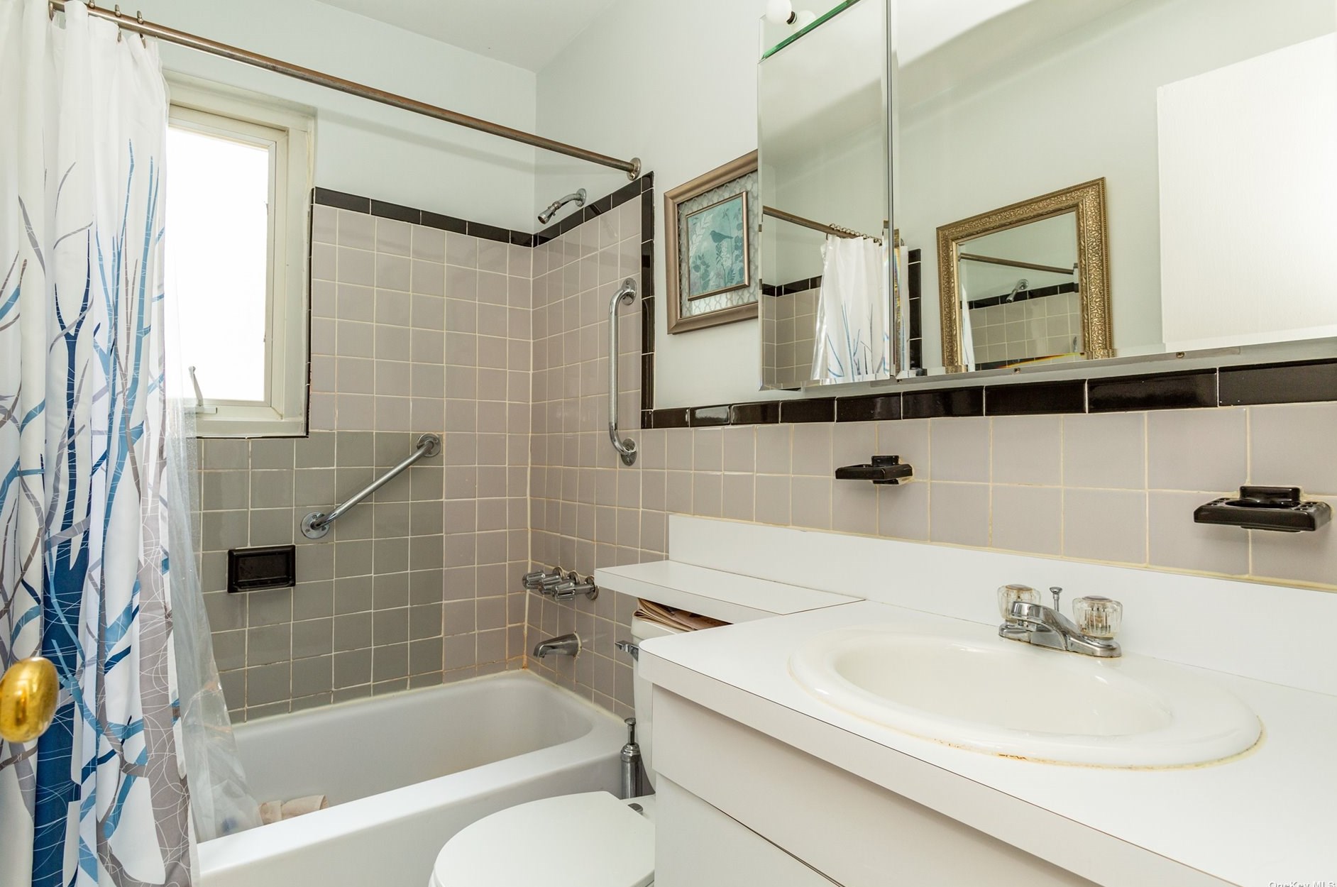 13-61 212th St, Flushing NY  11360-1526 exterior
