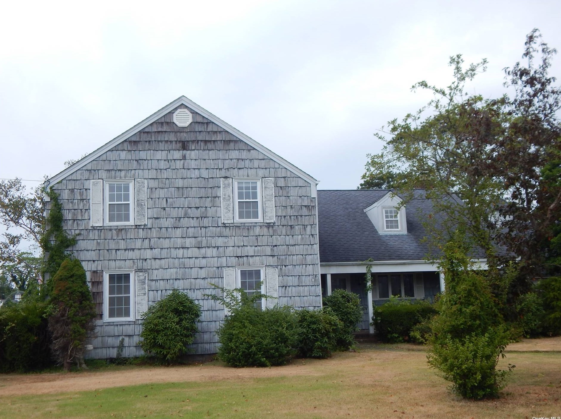 92 Peninsula Dr, Babylon, NY 11702