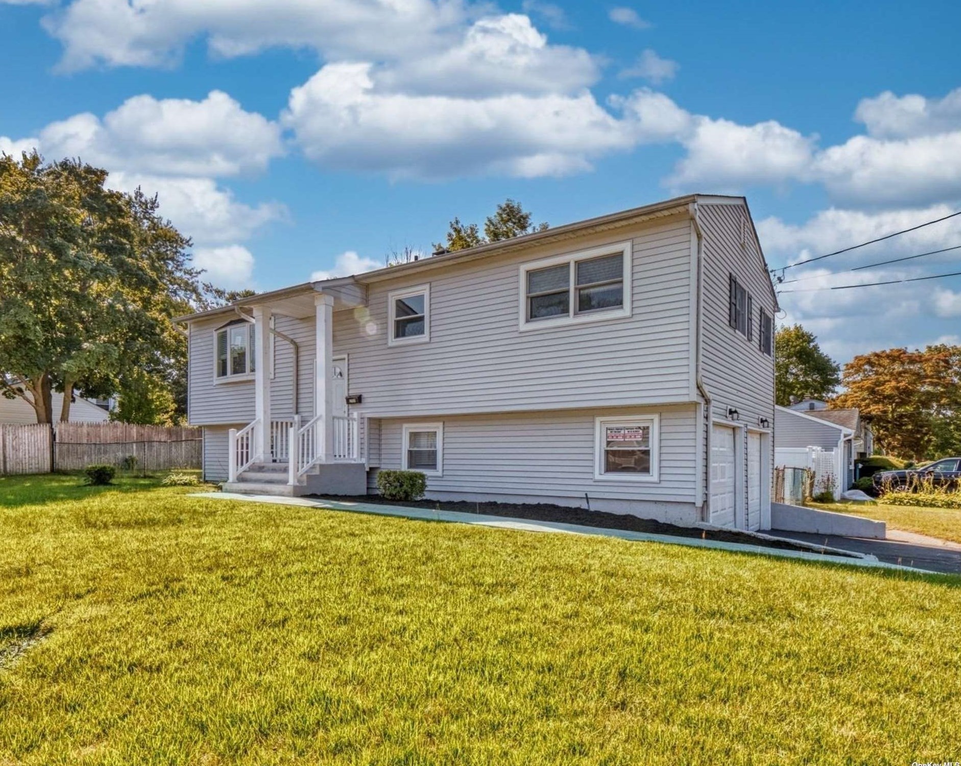 2000 Wave Ave, Gordon Heights, NY 11763-1746