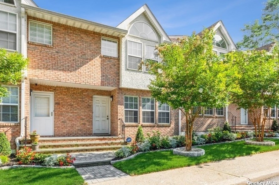 306 Hendrick Ave, Glen Cove, NY 11542-3094