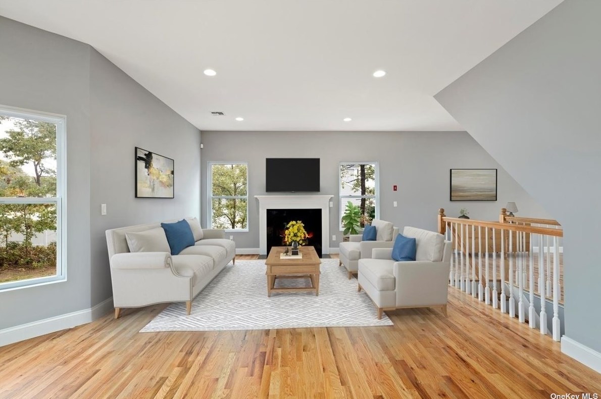 21 John Roe Smith Ave, Gordon Heights, NY 11763-1775