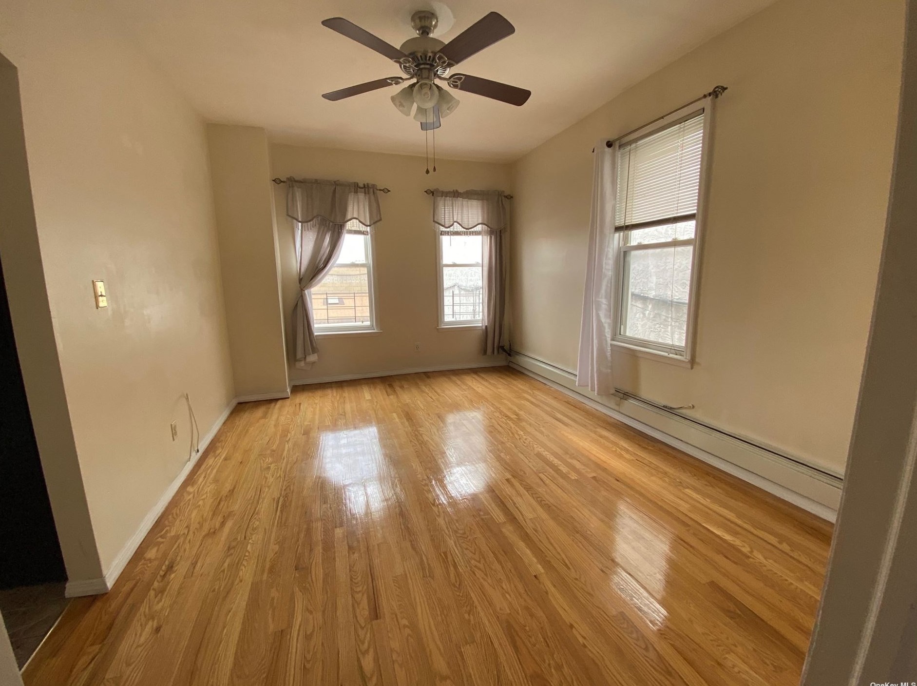 59-03 55th St, Flushing NY  11377-1517 exterior
