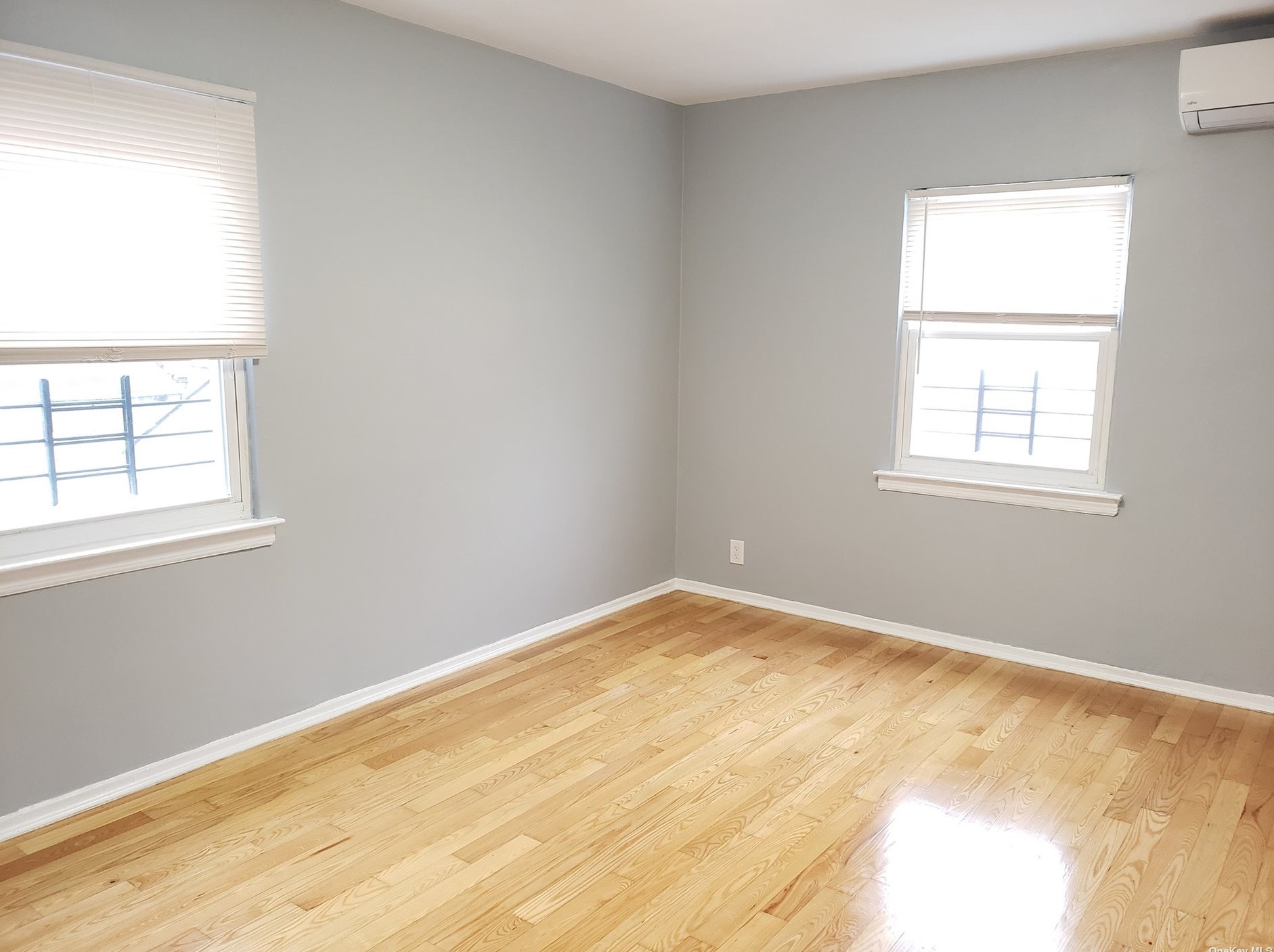 73-65 197th St #2 Fl, Flushing, NY 11366