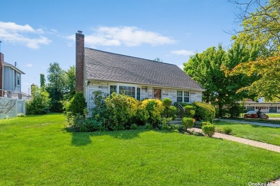 509 Ridge Rd, Floral Park, NY 11003