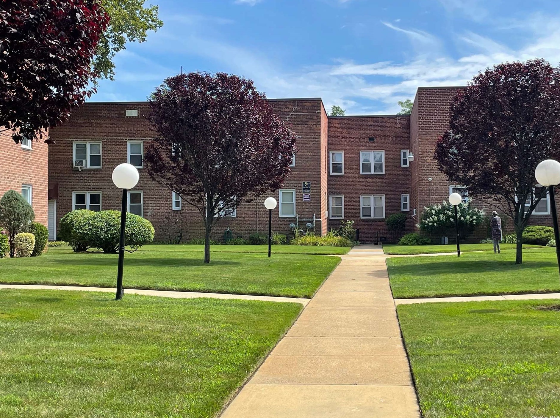 141 Smith St, Freeport, NY 11520-4450