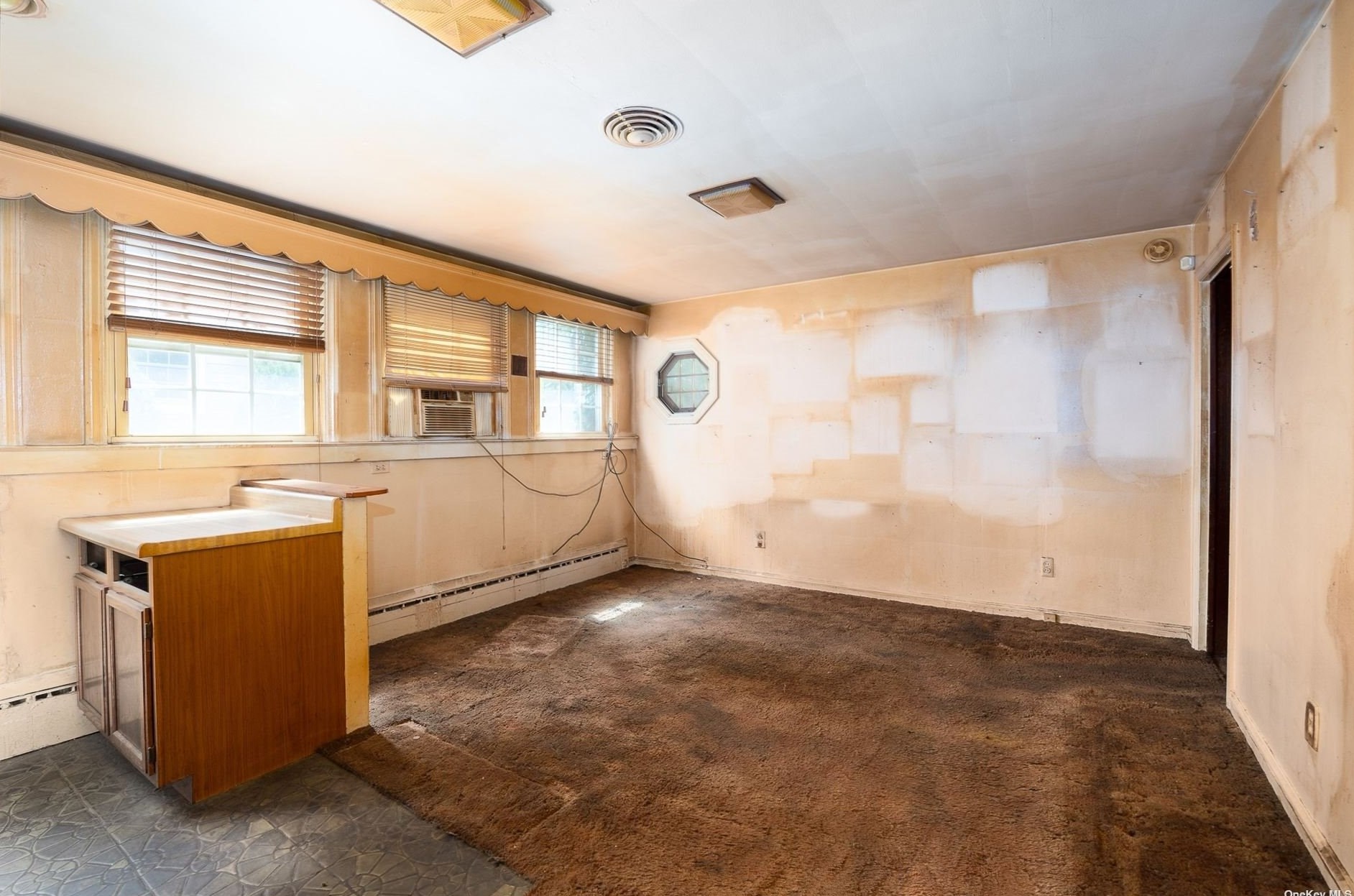 241 Burtis Ave, Rockville Centre NY  11570-2454 exterior