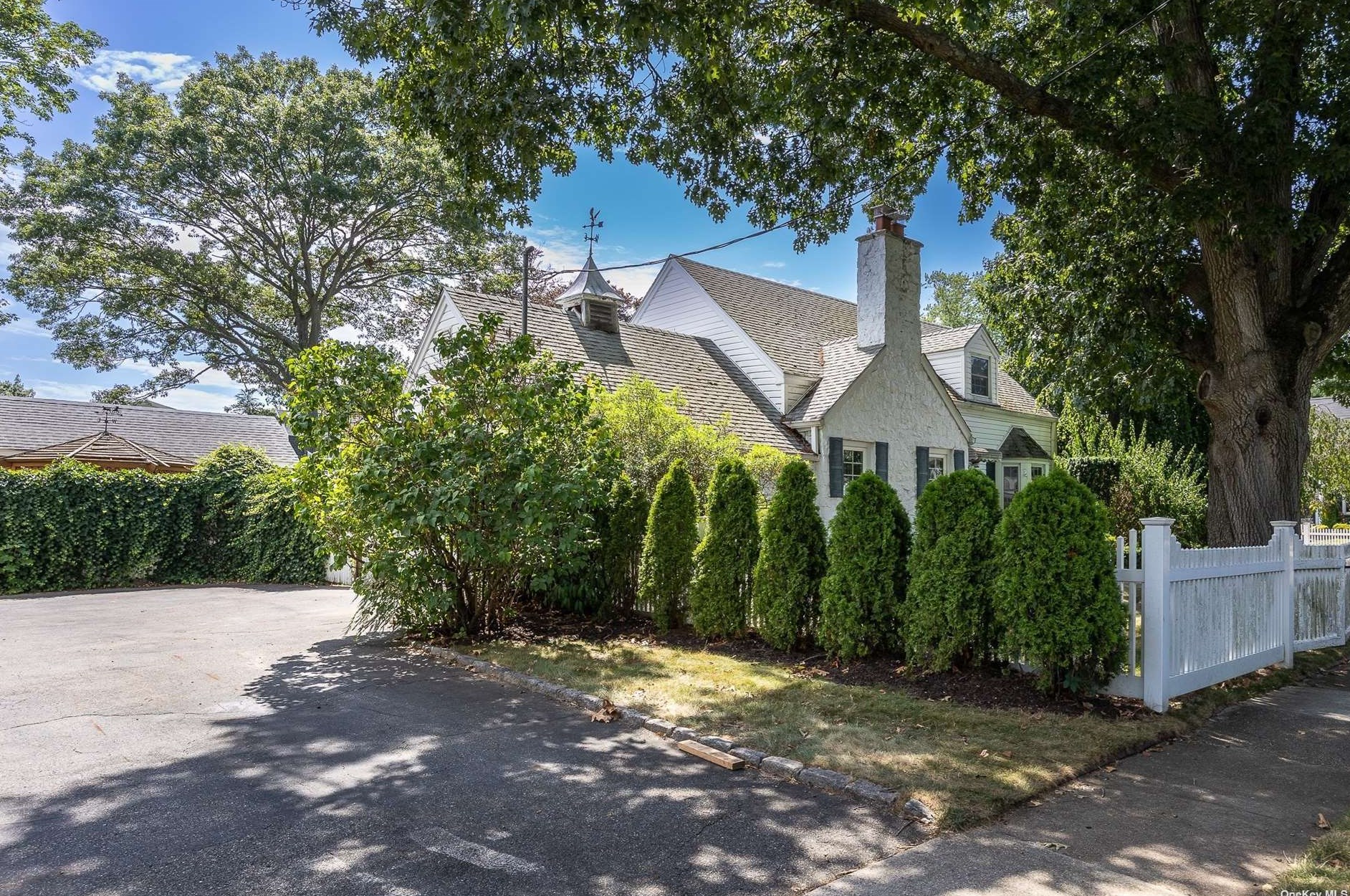 241 Burtis Ave, Rockville Centre NY  11570-2454 exterior