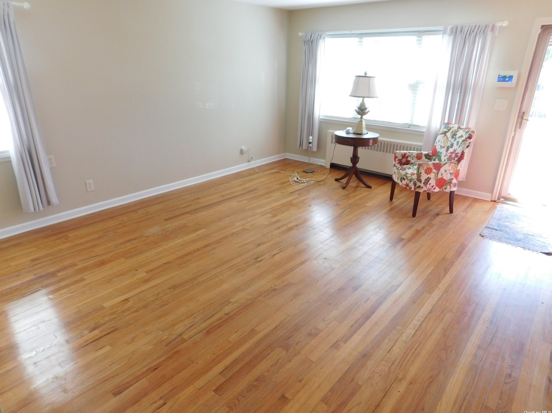 33 Howard Pl, Lynbrook NY  11563-3632 exterior