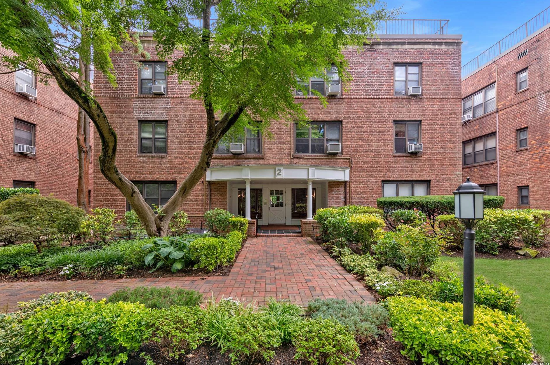 2 Town House Pl #1m, Great Neck, NY 11021